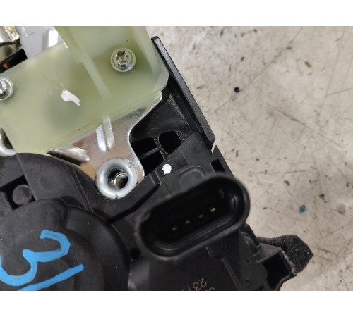 Замок двери задний левый