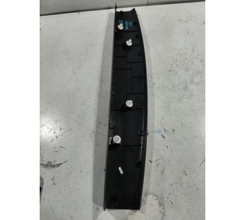 Накладка обшивка крышки багажника