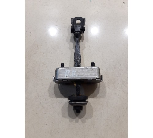 Ограничитель двери(передний правый)