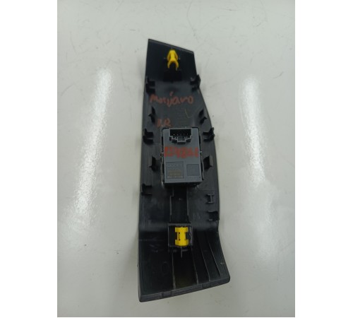 Кнопка стеклоподъемника передняя правая