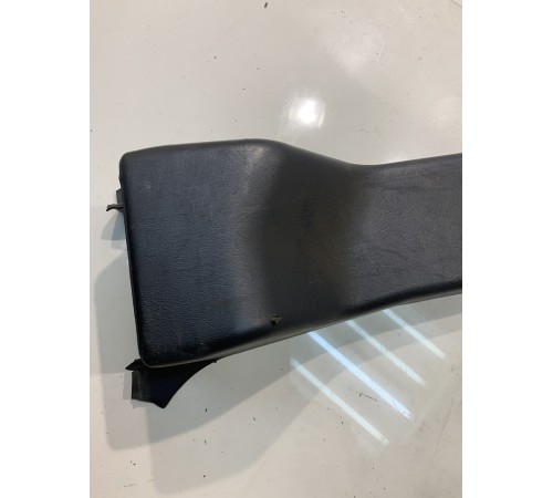 Обшивка центральной стойки (левая)