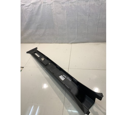 Обшивка центральной стойки (левая)