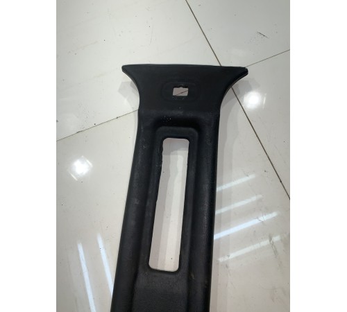 Обшивка центральной стойки (левая)