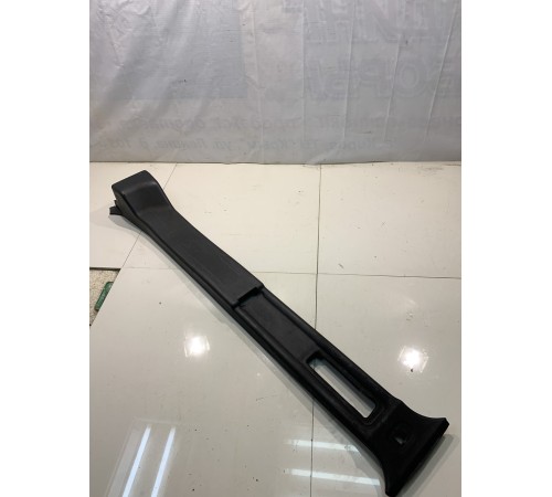 Обшивка центральной стойки (левая)