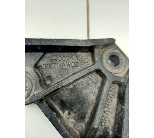 Кронштейн опоры двигателя (правый)