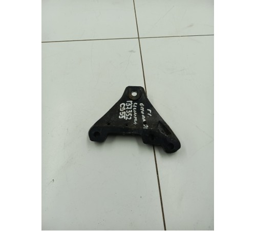 Кронштейн опоры двигателя (правый)