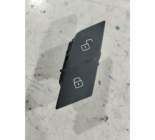 Кнопка центрального замка (передняя левая)