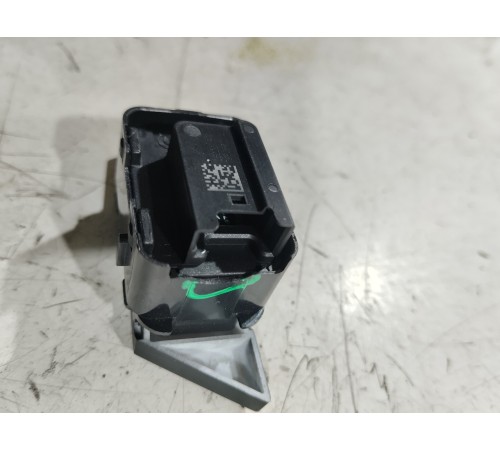 Кнопка центрального замка (передняя левая)