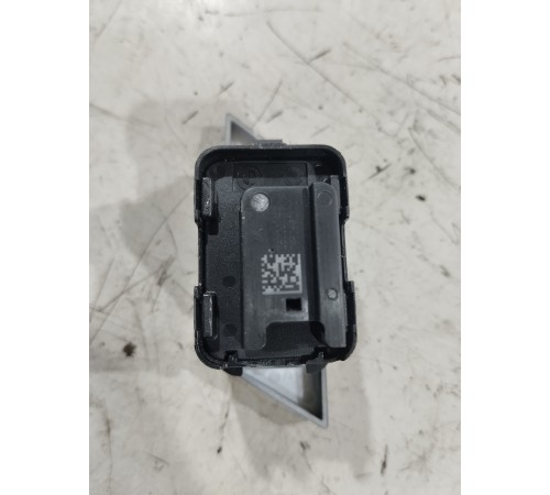 Кнопка центрального замка (передняя левая)