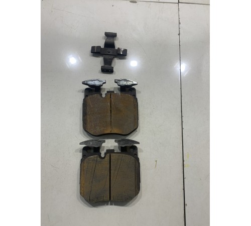 Тормозные колодки(передние правые)