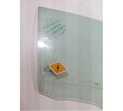 Стекло двери переднее правое