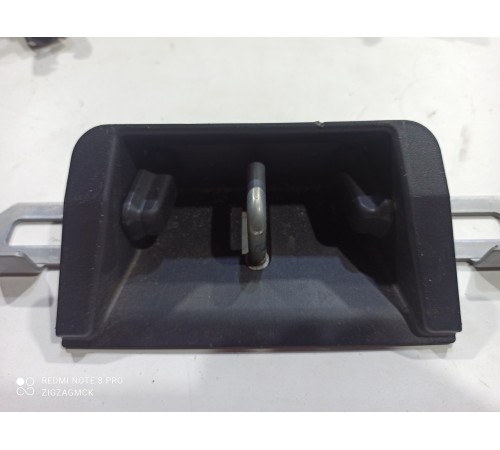 Фиксатор замка крышки багажника