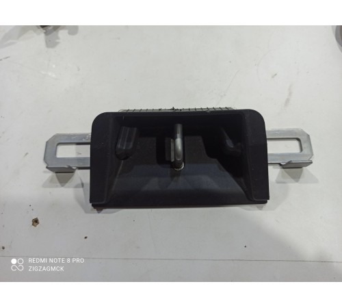 Фиксатор замка крышки багажника