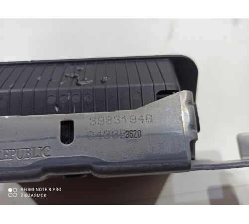 Фиксатор замка крышки багажника