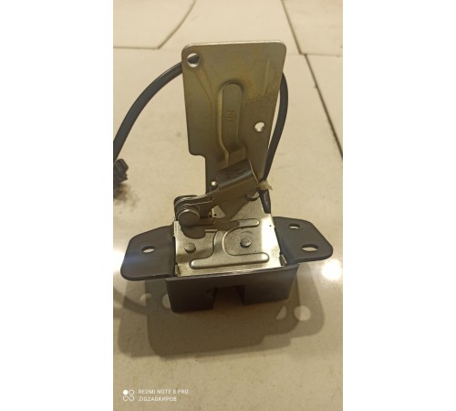 Замок крышки багажника