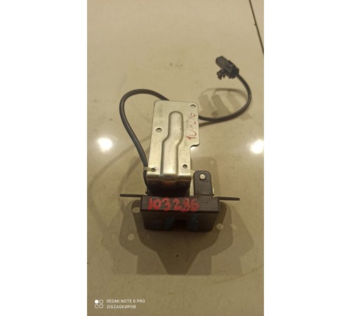 Замок крышки багажника