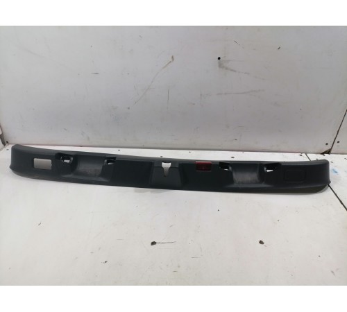 Накладка замка крышки багажника