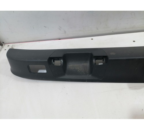 Накладка замка крышки багажника