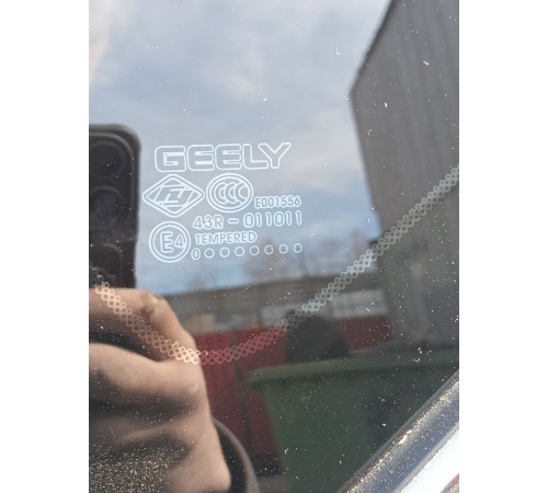 Глухое стекло заднее левое