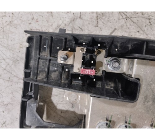 Блок предохранителей клемма