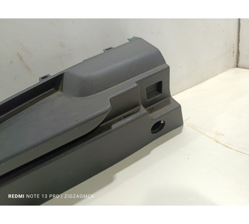 Держатель задней полки крышки багажника левый