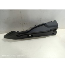 Держатель задней полки крышки багажника левый