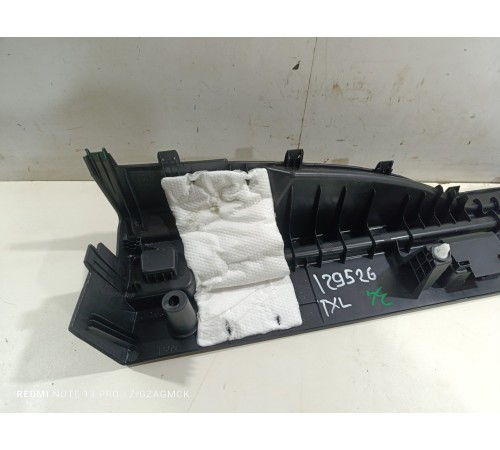 Держатель задней полки крышки багажника левый