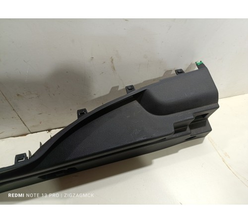 Держатель задней полки крышки багажника левый