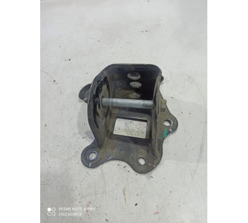 Кронштейн задней балки правый