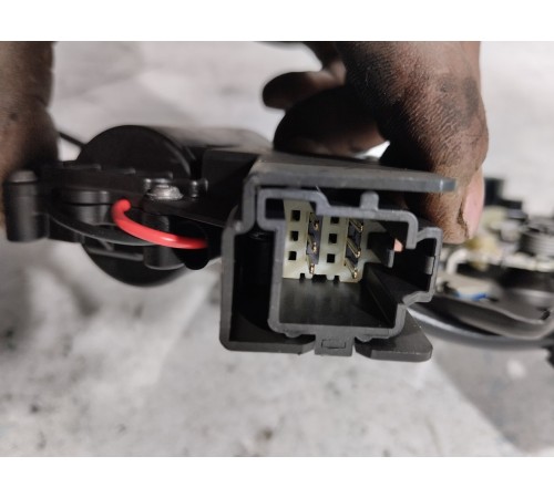 Замок крышки двери багажника