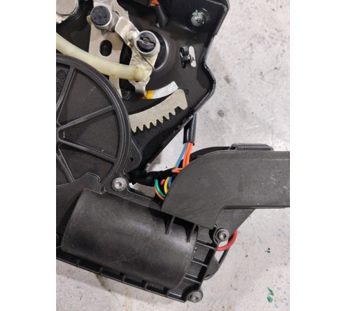 Замок крышки двери багажника