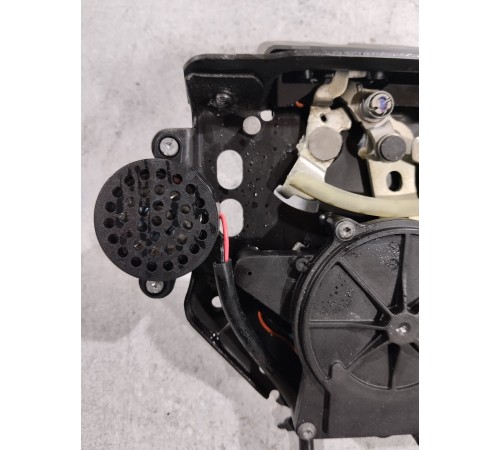 Замок крышки двери багажника