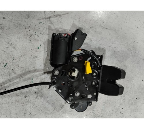 Замок крышки двери багажника