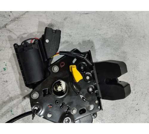 Замок крышки двери багажника