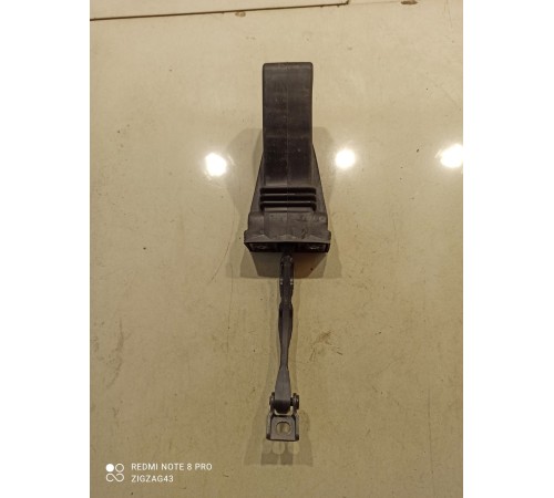 Ограничитель двери(передний левый)