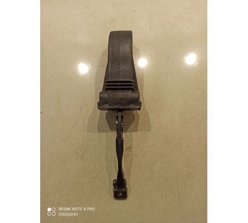 Ограничитель двери(передний левый)