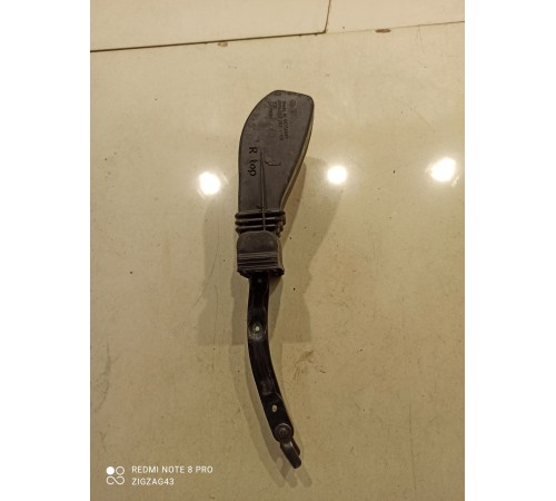 Ограничитель двери(передний левый)