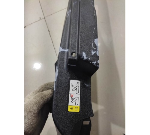 Обшивка багажника (правая)