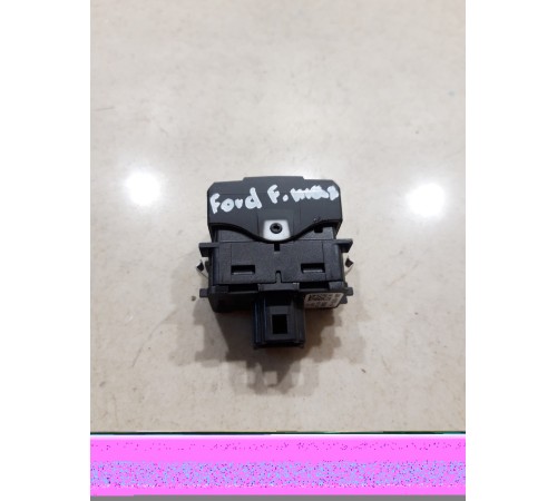 Кнопка включения габаритов на крыше