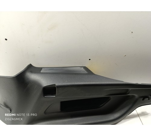 Обшивка багажника правая