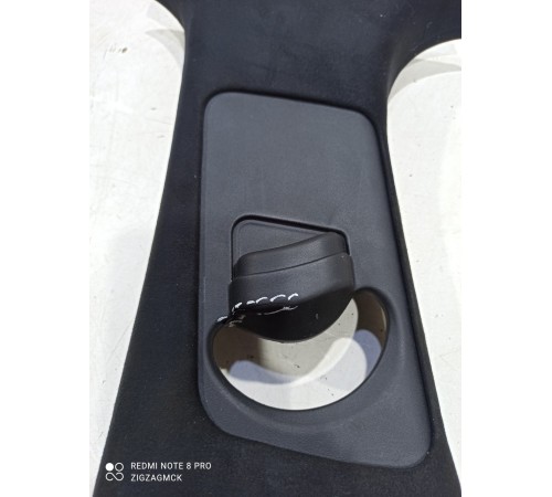 Обшивка центральной стойки(левая верхняя)