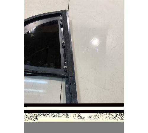 Стекло двери (уголок) (заднее, левое)