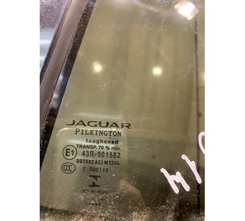 Стекло двери (уголок) (заднее, левое)