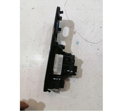 Кнопка стояночного тормоза