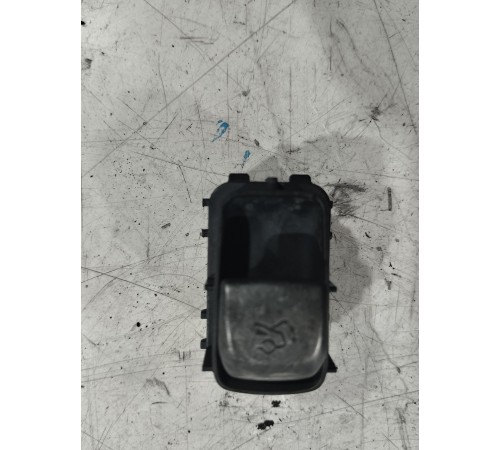 Кнопка открывания багажника