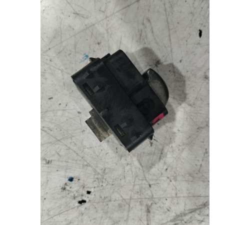 Кнопка открывания багажника