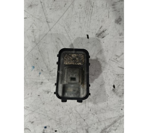 Кнопка открывания багажника