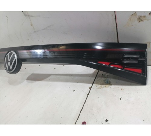 Фонарь крышки багажника центральный