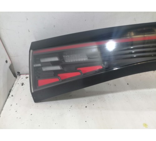 Фонарь крышки багажника центральный