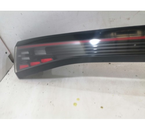 Фонарь крышки багажника центральный